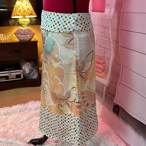 Butterfly and polkadot silk skirt - Picture 8 of 8